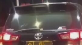 Tangkapan Layar, Sebuah mobil gunakan pelat kedinasan Polri. (Instagram.com/@depokhariini) 
