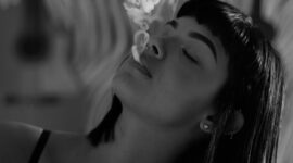 Merokok dapat menyebabkan kerusakan pada kulit, seperti penuaan dini, keriput, dan warna kulit yang tidak merata. (Pexels/John Mor)