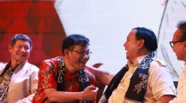 Ketua Umum Parta Gerindra Prabowo Subianto bersama Politikus PDIP Budiman Sudjatmiko di acara Deklarasi Prabowo-Budiman Bersatu (Prabu) di Marnia Convention Center, Semarang, Jawa Tengah, Jumat, 18 Agustus 2023. (Dok. Tim Media Prabowo Subianto)