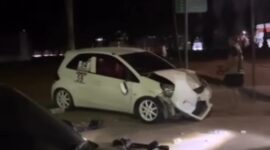 Pengendara Inova menabrakkan dua mobil secara membabi buta di sekitar Stadion Pakansari, Kabupaten Bogor. (Instagram.com/@ahmadsahroni88) 
