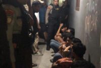 Tim Patroli Perintis Presisi Polres Metro Depok mengamankan remaja. (Instagram.com/@polresmetrodepok) 
