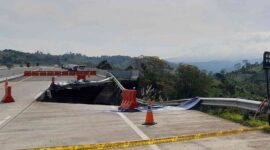 terjadi longsor pada jalan tol Ciawi - Sukabumi (Bocimi) seksi dua pada KM 64+600 A. (Dok,. Bpjt.pu.go.id)

