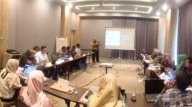 Anggota komisioner Badan Nasional Sertifikasi Profesi (BNSP), NS Aji Martono, narasumber Diskusi Sertifikasi yang diselenggarakan oleh Lembaga Sertifikasi Profesi Teknologi Informasi dan Komunikasi (LSP TIK) Global di Hotel Ibis Style, Bogor (28/5/24).