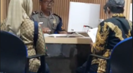 Korban pencemaran nama baik Astri Febrian Syamsir dan Kuasa Hukum Kakiptra Ampera SH LLM di Polda Metro Jakarra. (Dok. Kapitra Ampera Law Office)

