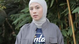 Artis Adhisty Zara berperan dengan mengenakan jilbab. (Instagram.com @zaraadhsty)