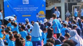 Foto: Suasana kegiatan Gerakan Literasi Menulis: 1000 Harapan untuk Kota Depok di SDIT Amal Mulia, Jumat (25/4). (Doc.Idris)